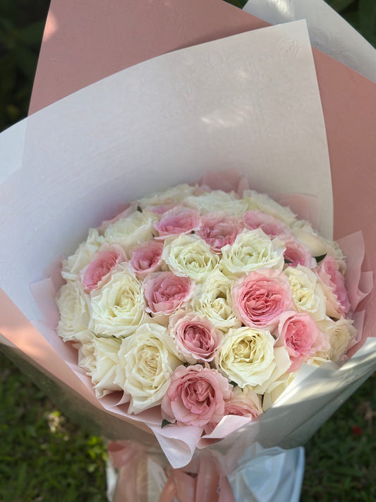 White & Pink Roses Bouquet (33 stk)