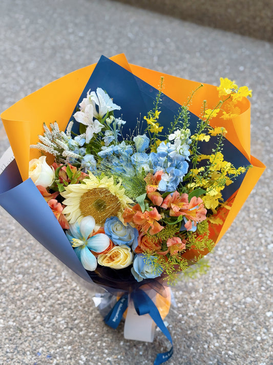 「Starry Night」【Size Deluxe】 - Omakase(Florist Choice)Blue & Yellow Theme