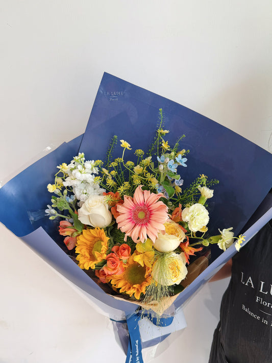 「Starry Night」【Size Regular】 - Omakase(Florist Choice)Blue & Yellow Theme
