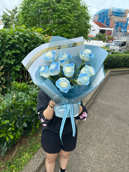Special Michigan Ice Blue painted roses bouquet (9 stk)