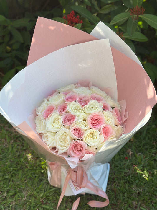 White & Pink Roses Bouquet (33 stk)