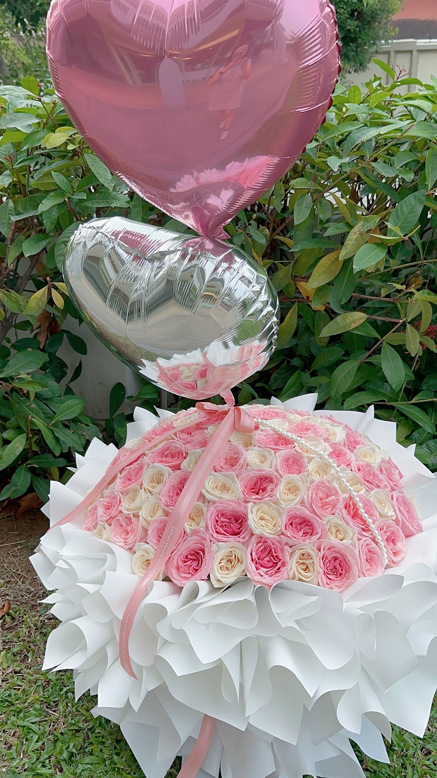 Kenya Pink O‘hara & White O’hara Roses Bouquet (99 stk)