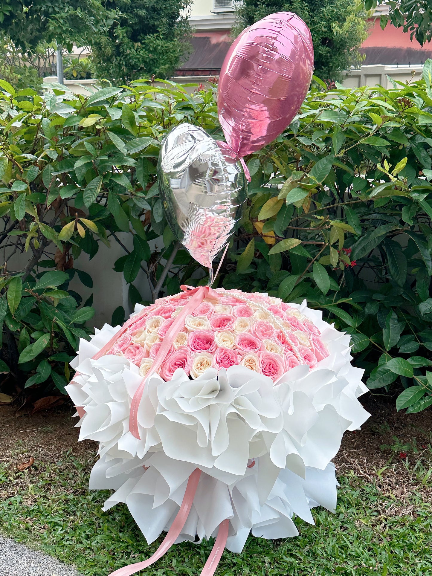 Kenya Pink O‘hara & White O’hara Roses Bouquet (99 stk)