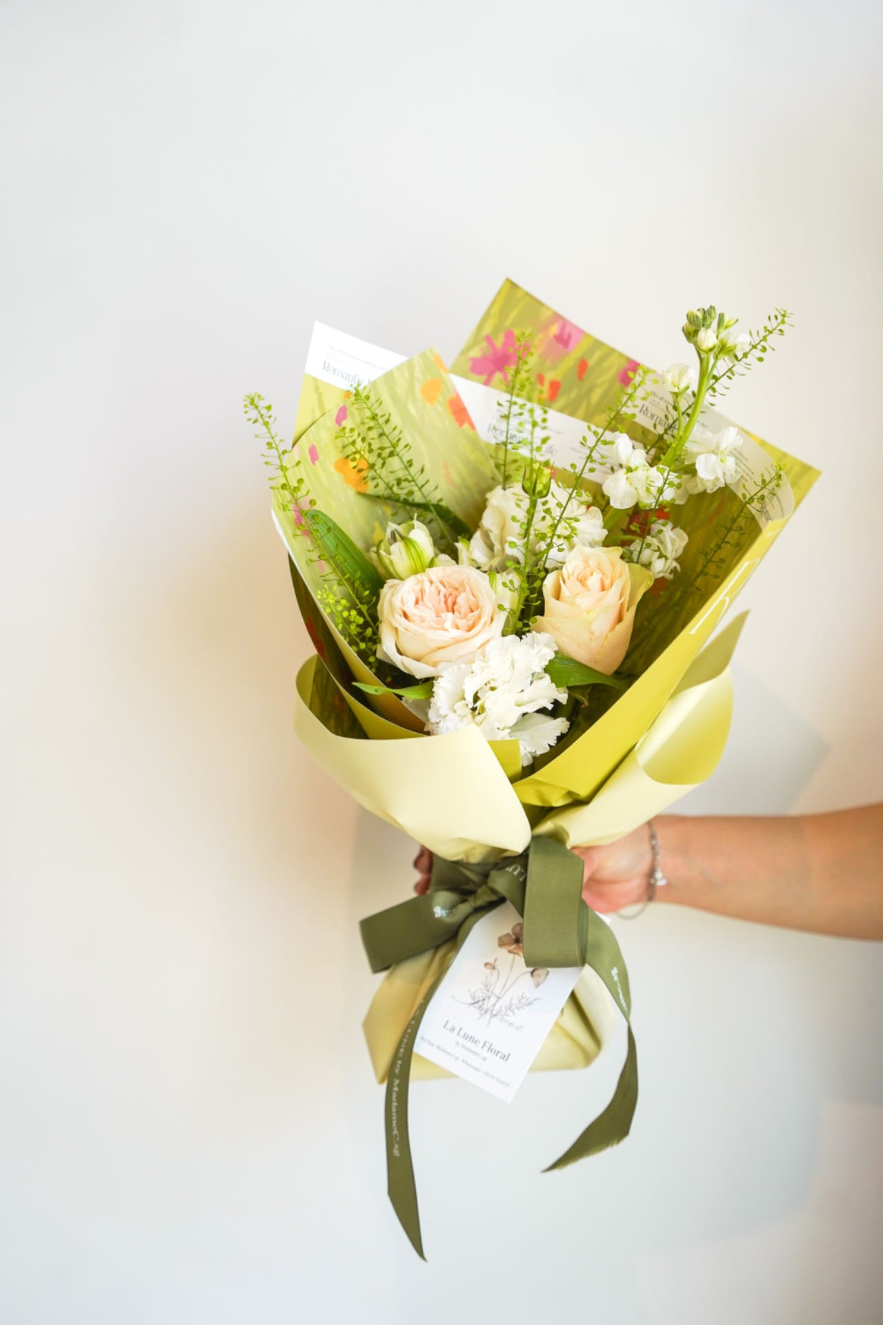 「Summer Dream」【Size Petite】Omakase(Florist Choice)Bouquet -Green&White Color Theme