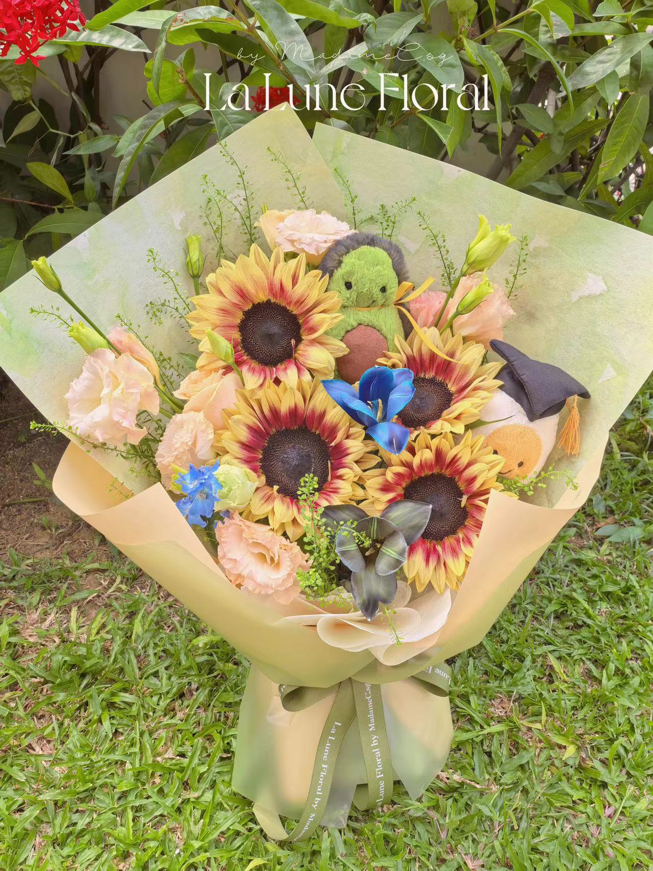 「Graduation Bouquet」【Size M】- Jelly Cat and Fresh Flowers Bouquet(Price is not include Jelly Cat)