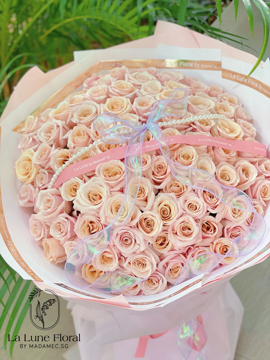 Mother of Pearl Roses bouquet (99 stk)