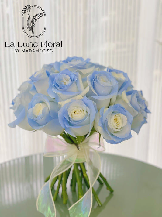 Special Michigan Ice Blue painted roses bridal bouquet (20 stk)