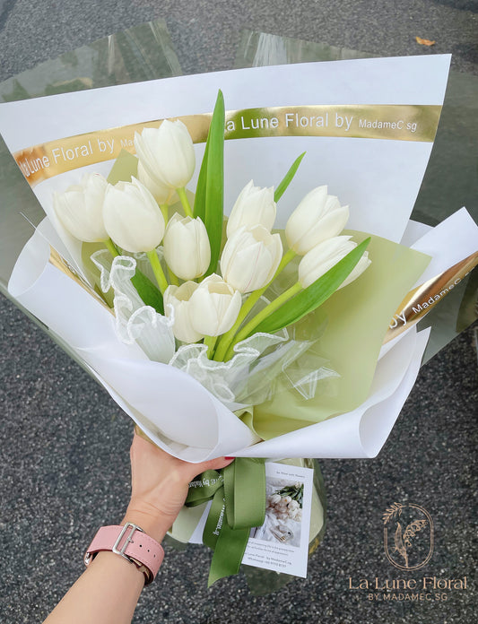 White Romance Tulips Bouquet (11 stk)