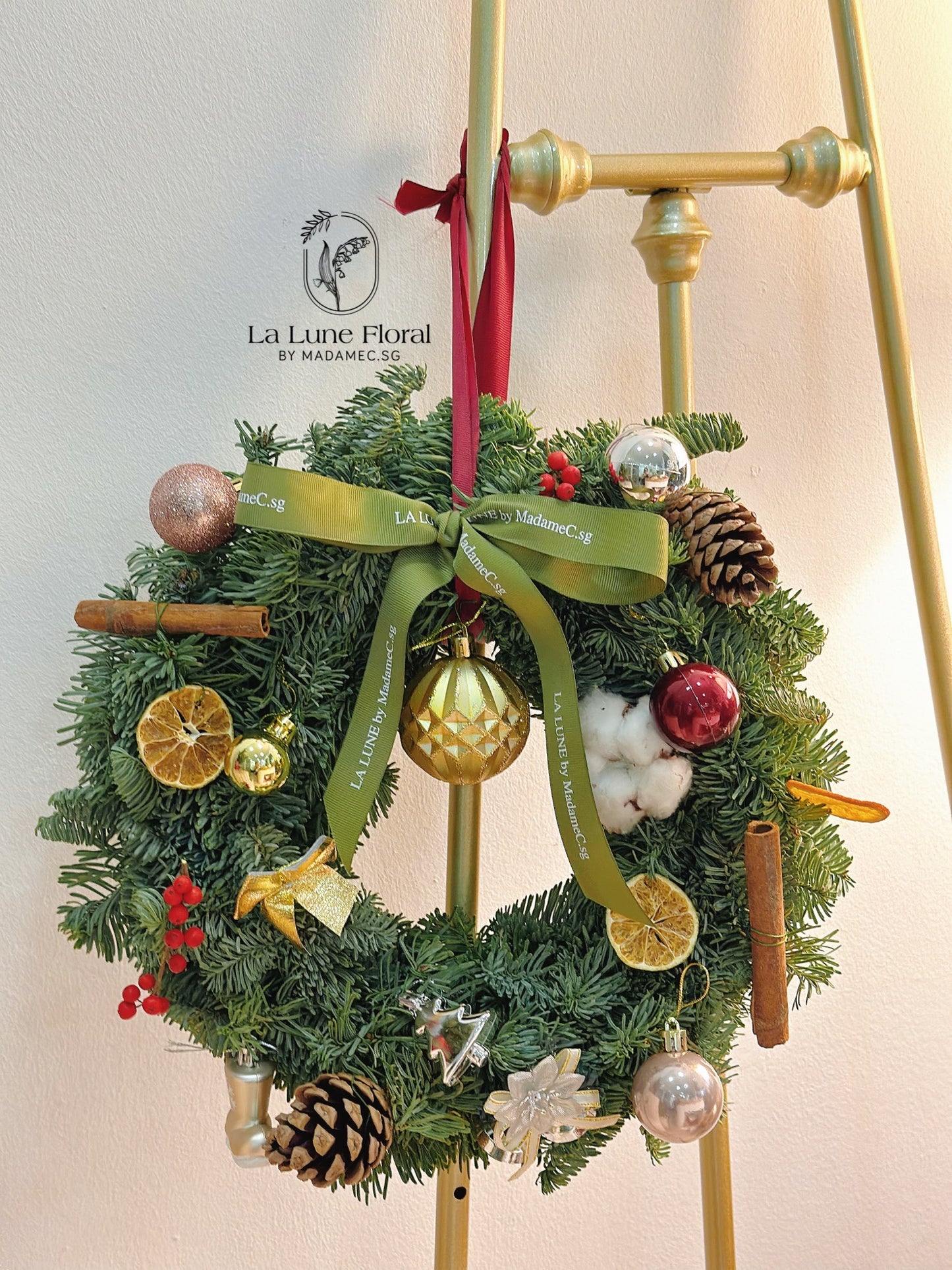 Real,Fresh&Live Christmas Wreath 30cm - With Decorate