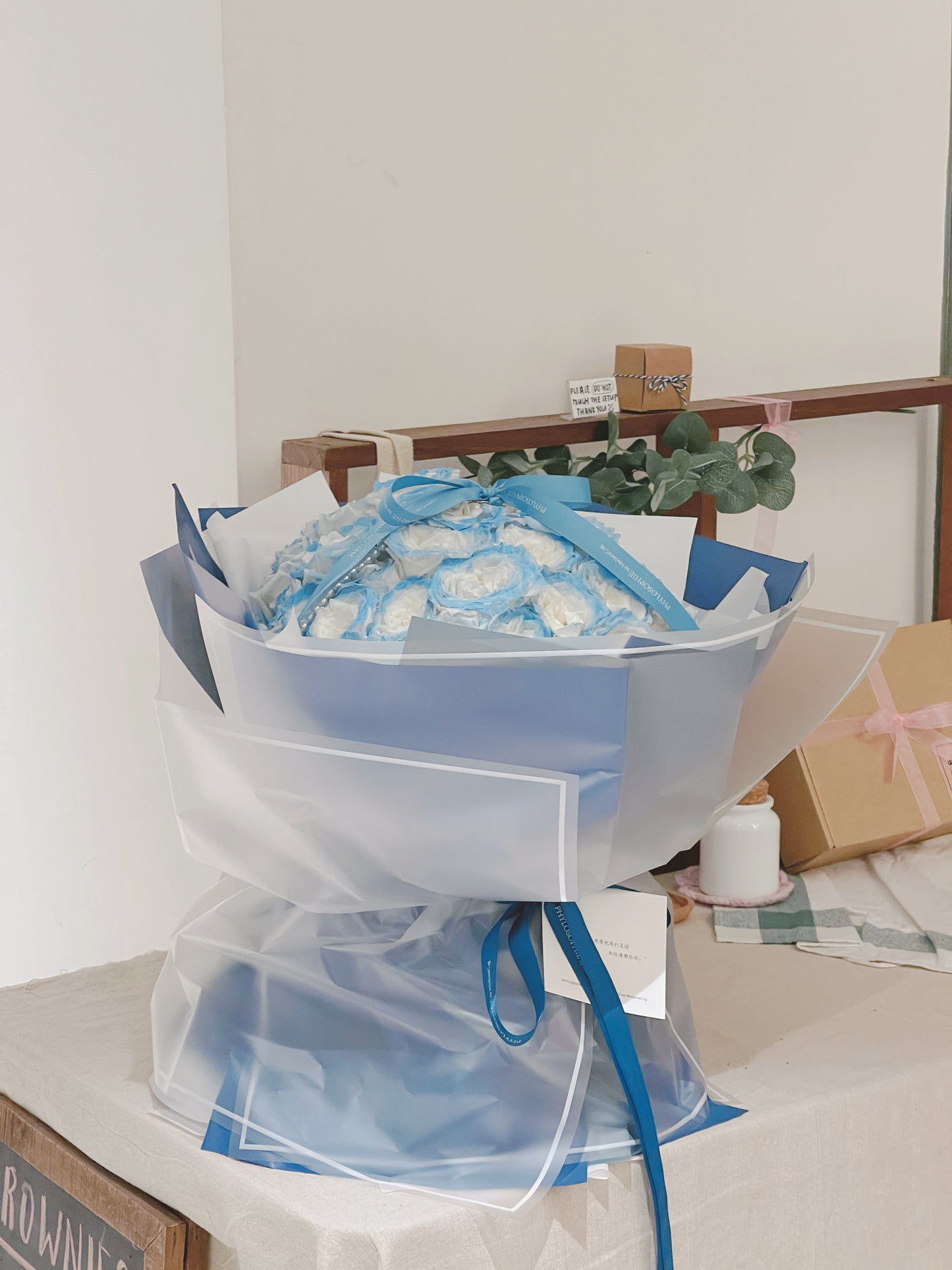 Special Michigan Ice Blue painted roses bouquet (52 stk)