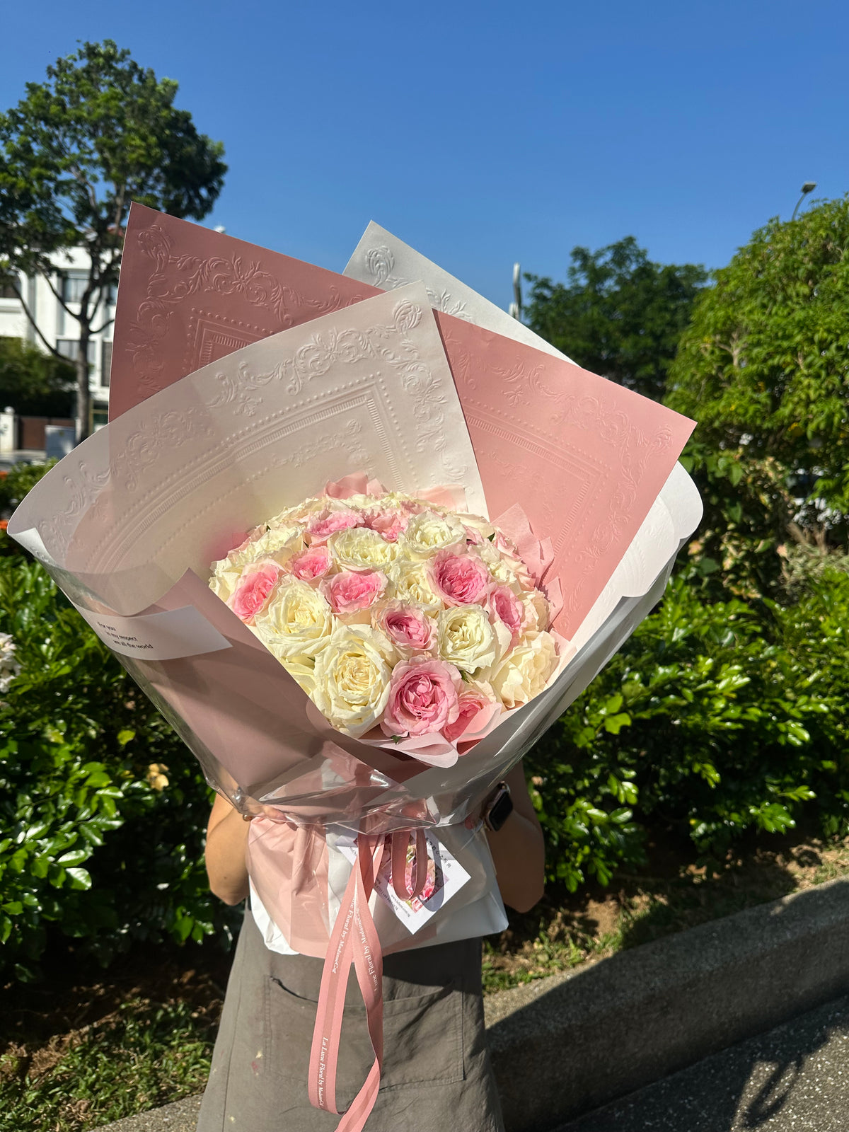 White & Pink Roses Bouquet （33 stk）