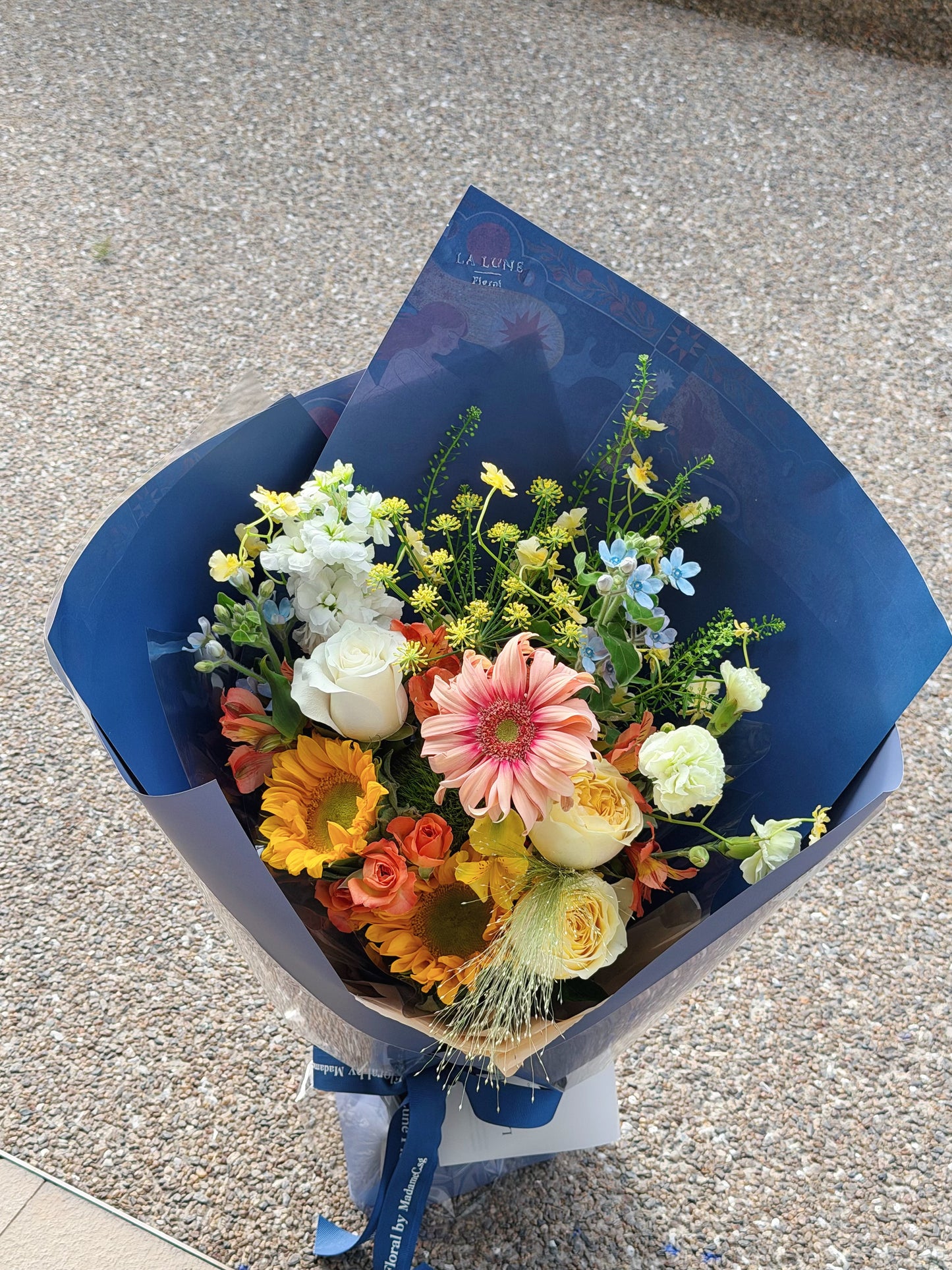 「Starry Night」【Size Regular】 - Omakase(Florist Choice)Blue & Yellow Theme