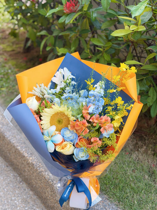 「Starry Night」【Size Deluxe】 - Omakase(Florist Choice)Blue & Yellow Theme