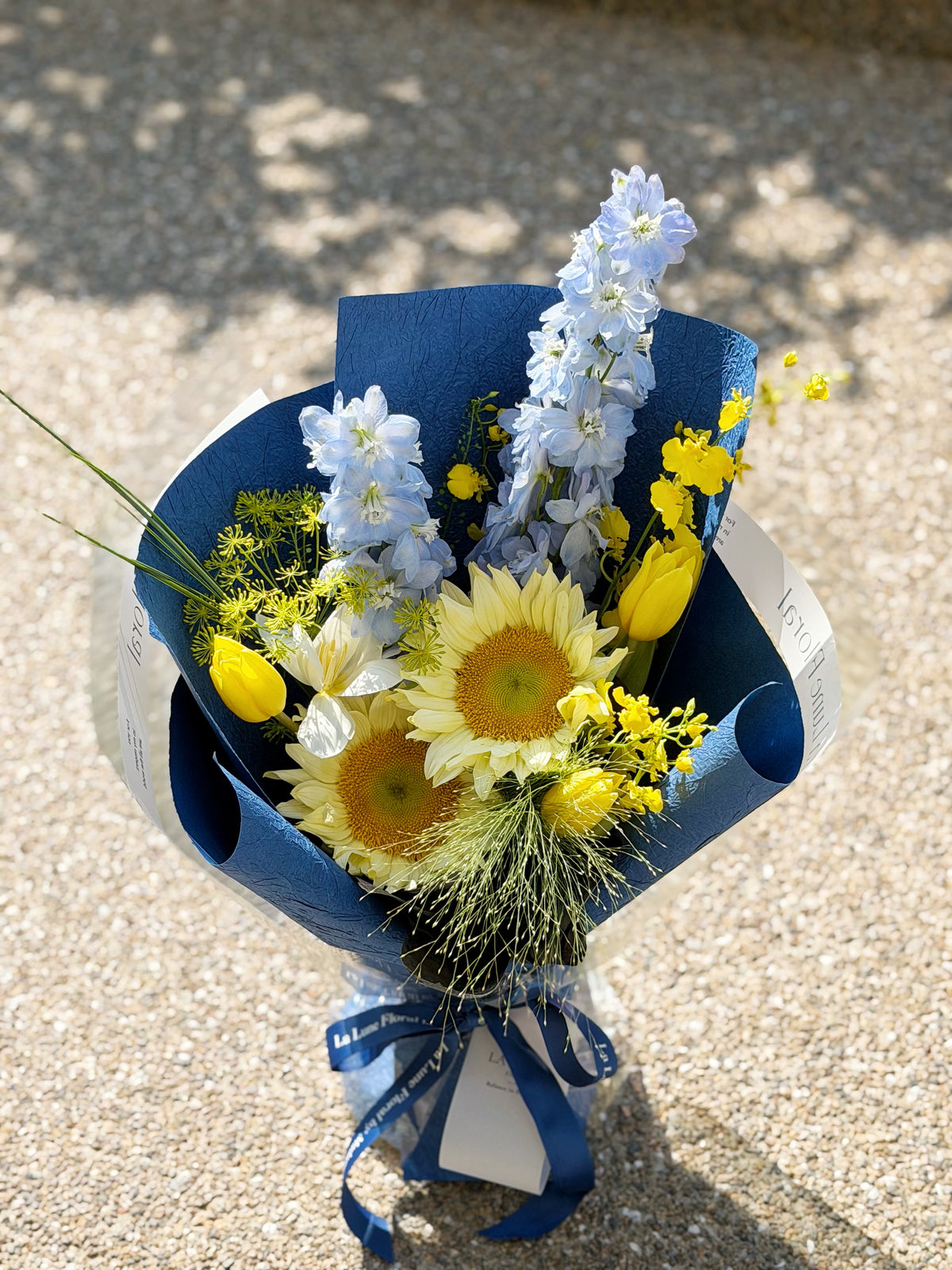 「Starry Night」【Size Regular】 - Omakase(Florist Choice)Blue & Yellow Theme