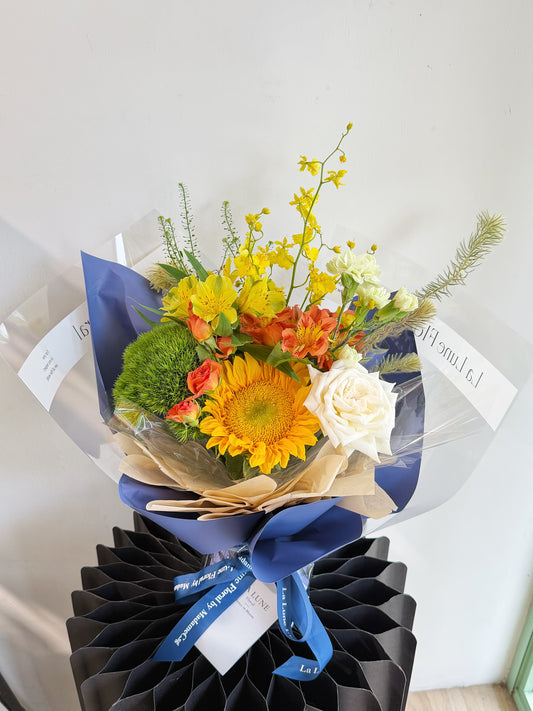 「Starry Night」【Size Petite】 - Omakase(Florist Choice)Blue & Yellow Theme