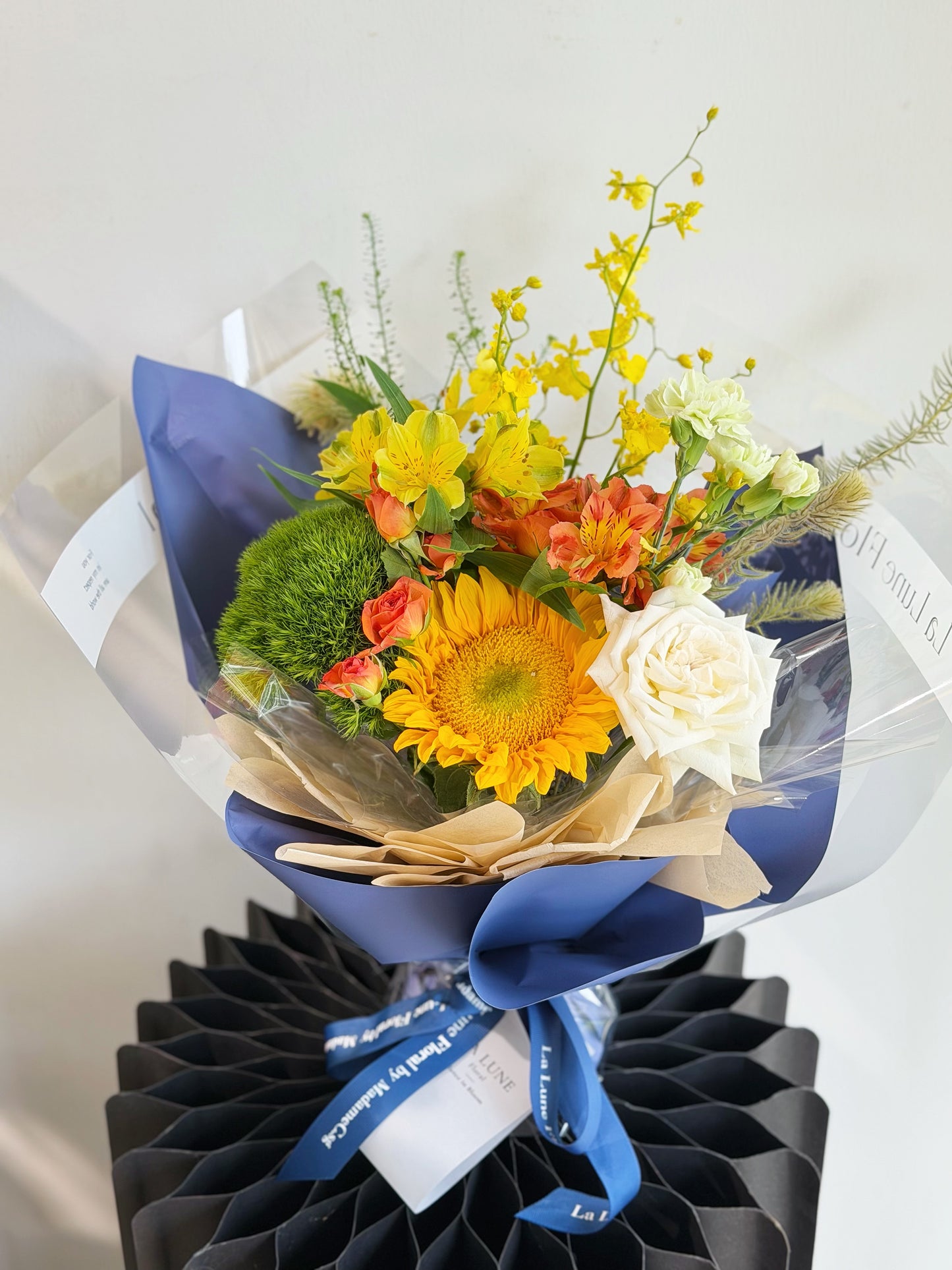 「Starry Night」【Size Petite】 - Omakase(Florist Choice)Blue & Yellow Theme (Copy)