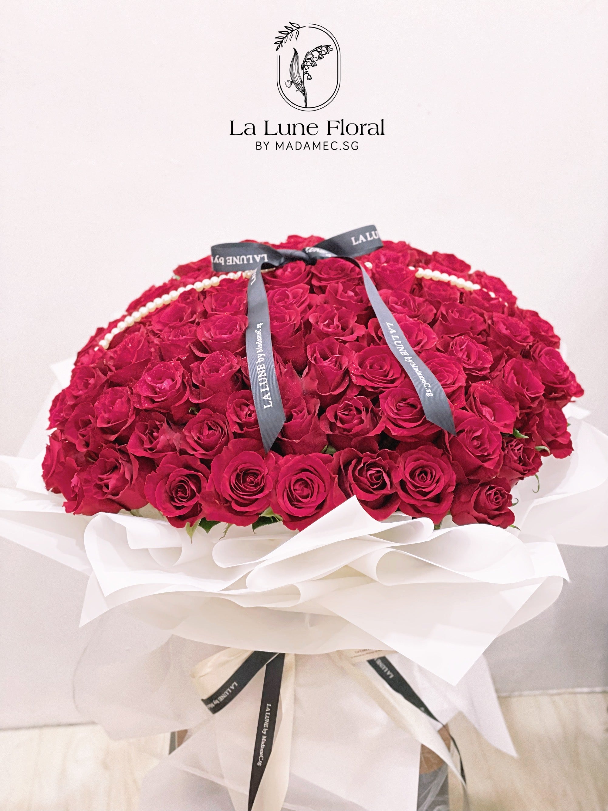 Classic Red Roses Bouquet (99 stk) – La Lune Floral SG